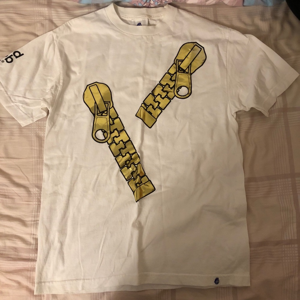 KIDROBOT Zip Tee size M ( Limited Edition)